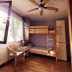  Ostello Shantee House